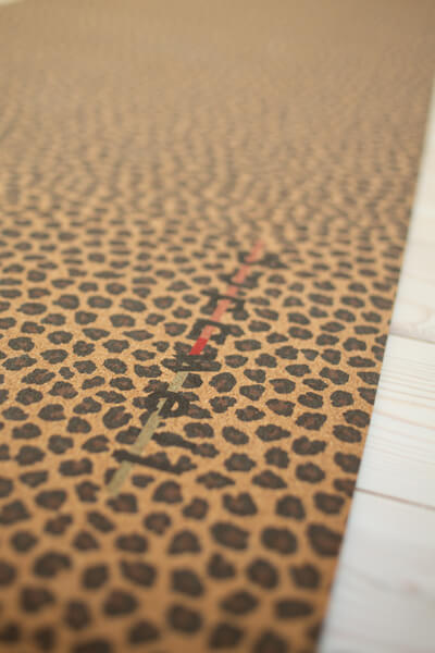 Eco Cork Yoga Mat Supawell - Leopard Close up